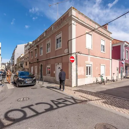 Apartamento Guestready - Colourful&modern Lxfactory